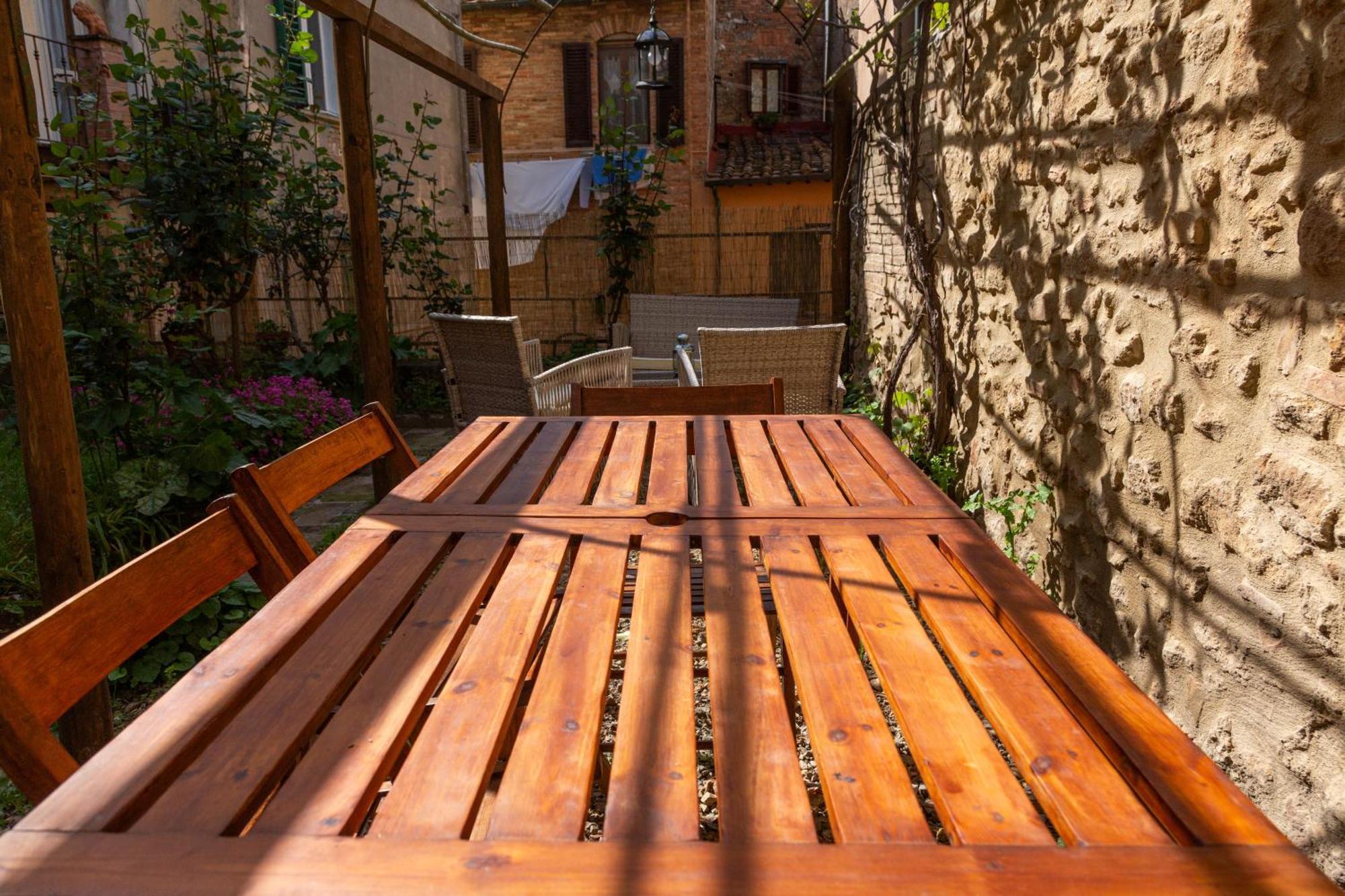 Il Cantuccio- Appartamento In Centro Con Giardino Volterra Kültér fotó