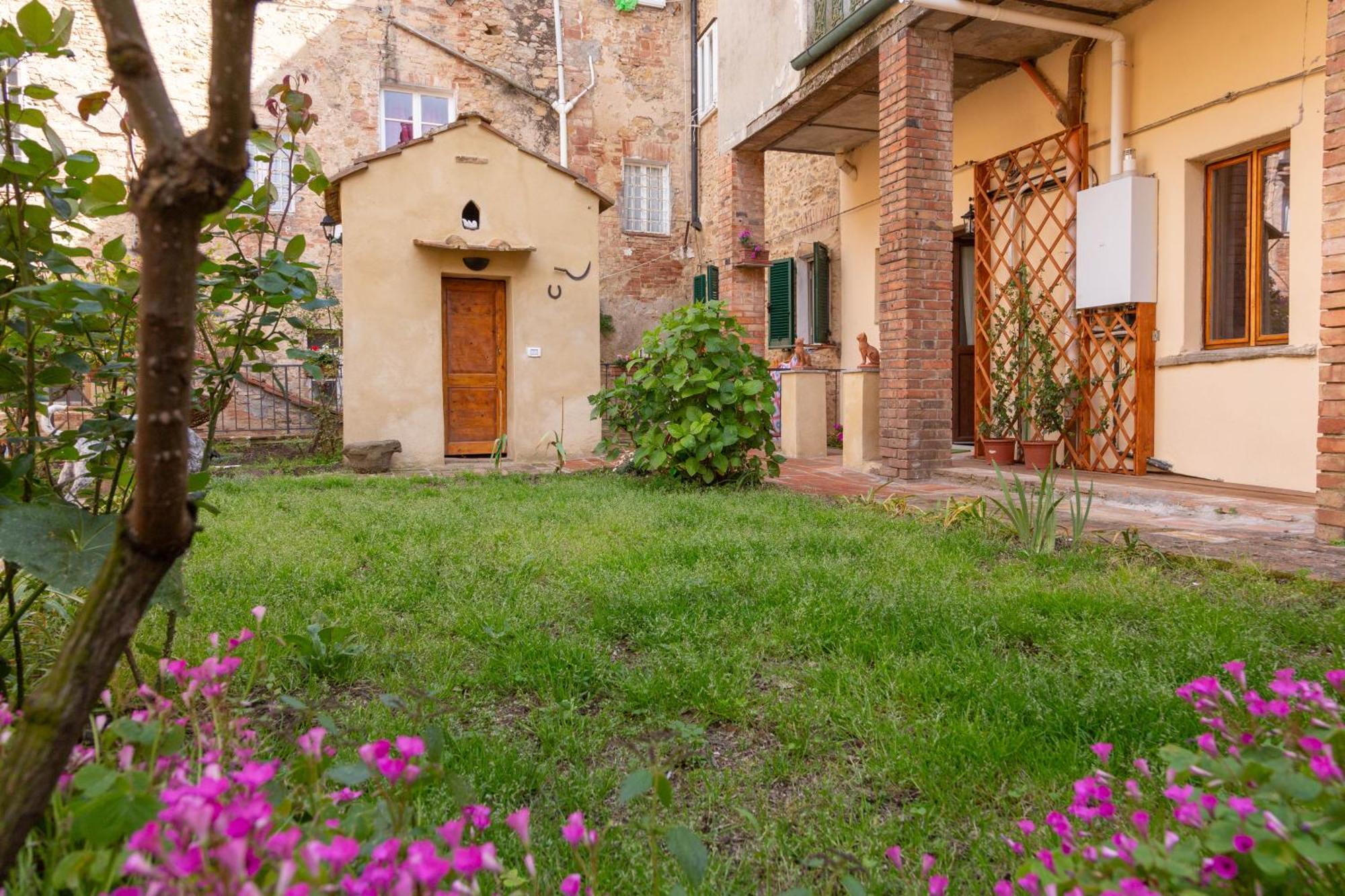 Il Cantuccio- Appartamento In Centro Con Giardino Volterra Kültér fotó