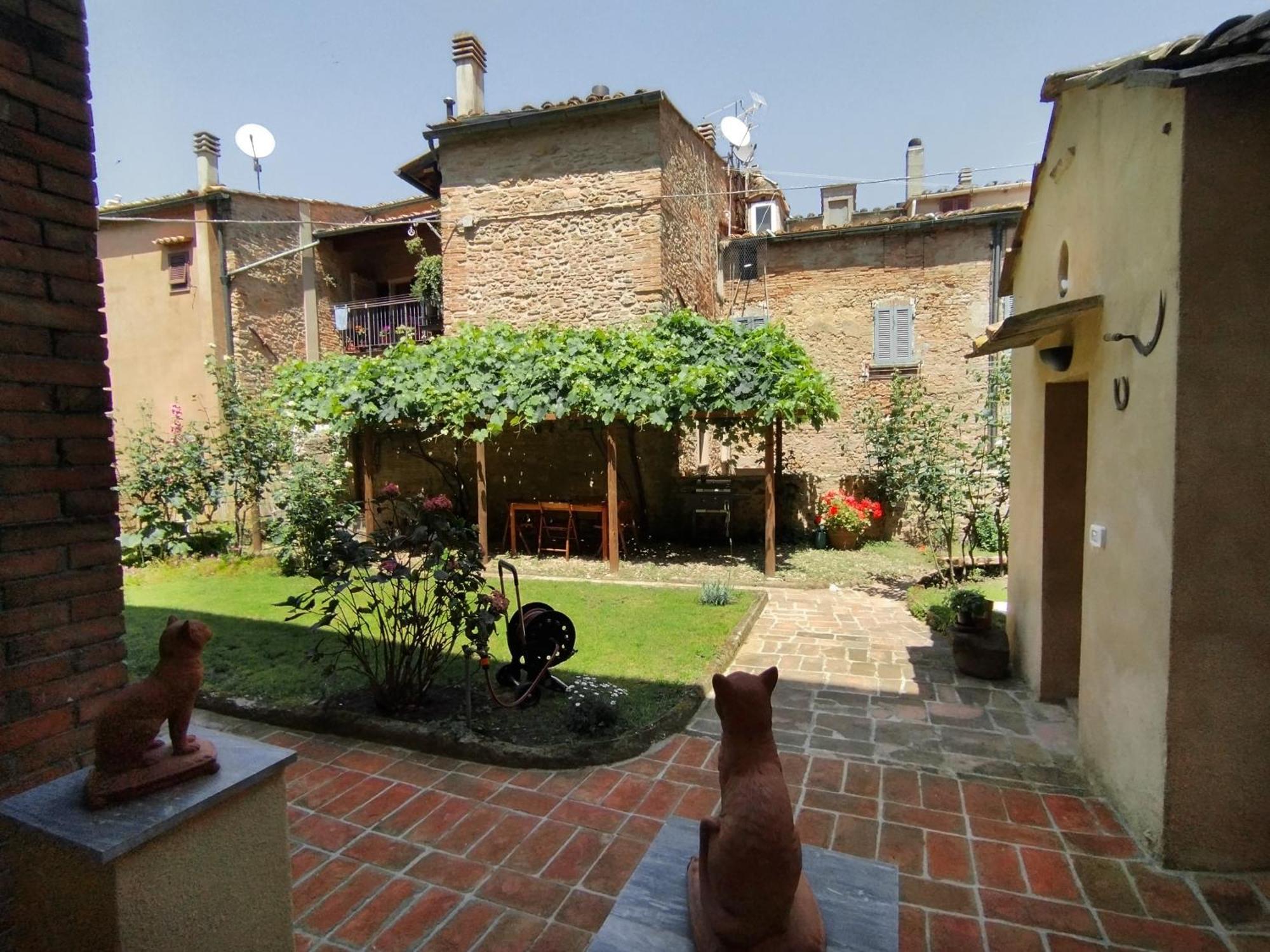 Il Cantuccio- Appartamento In Centro Con Giardino Volterra Kültér fotó