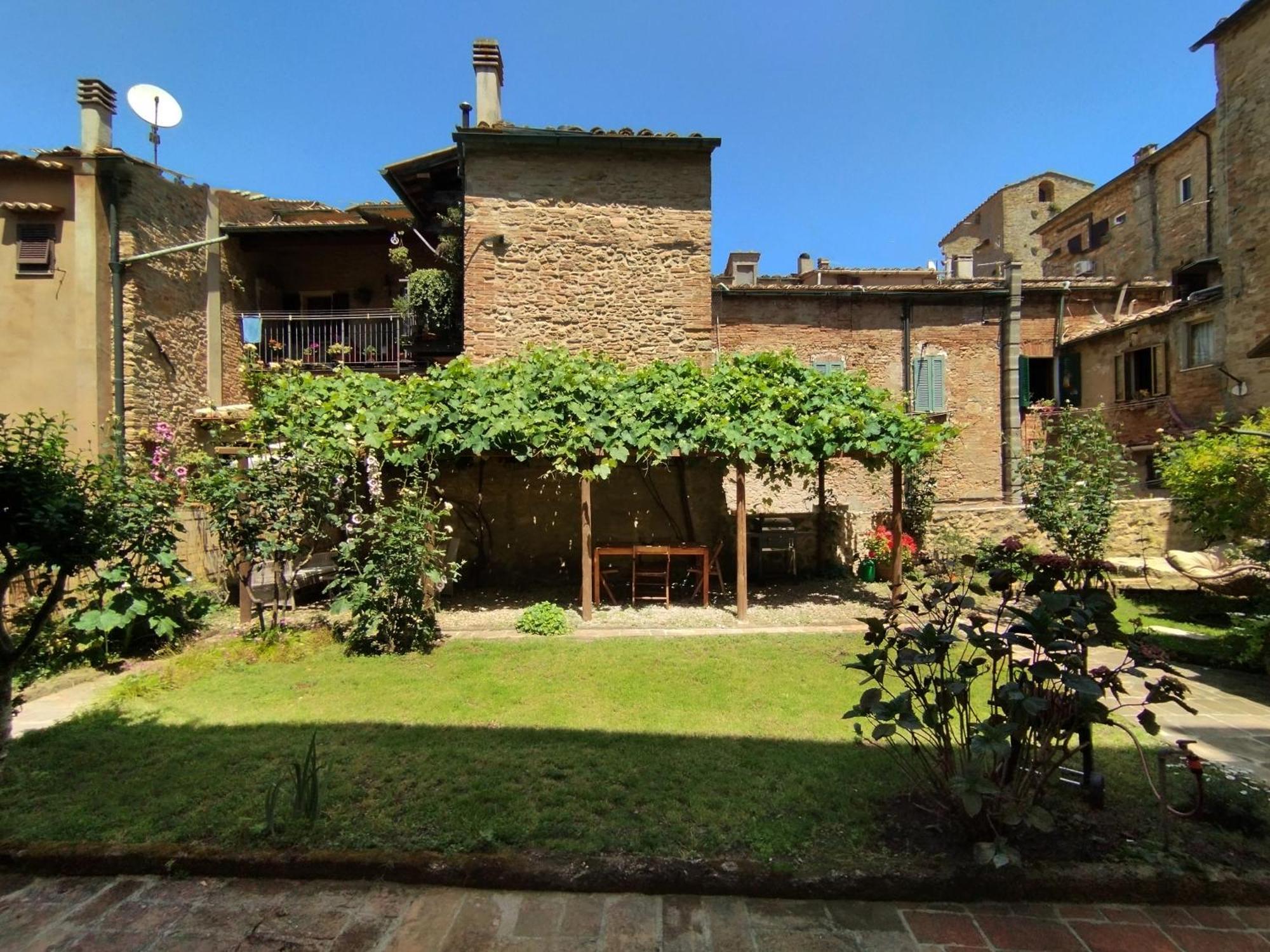 Il Cantuccio- Appartamento In Centro Con Giardino Volterra Kültér fotó