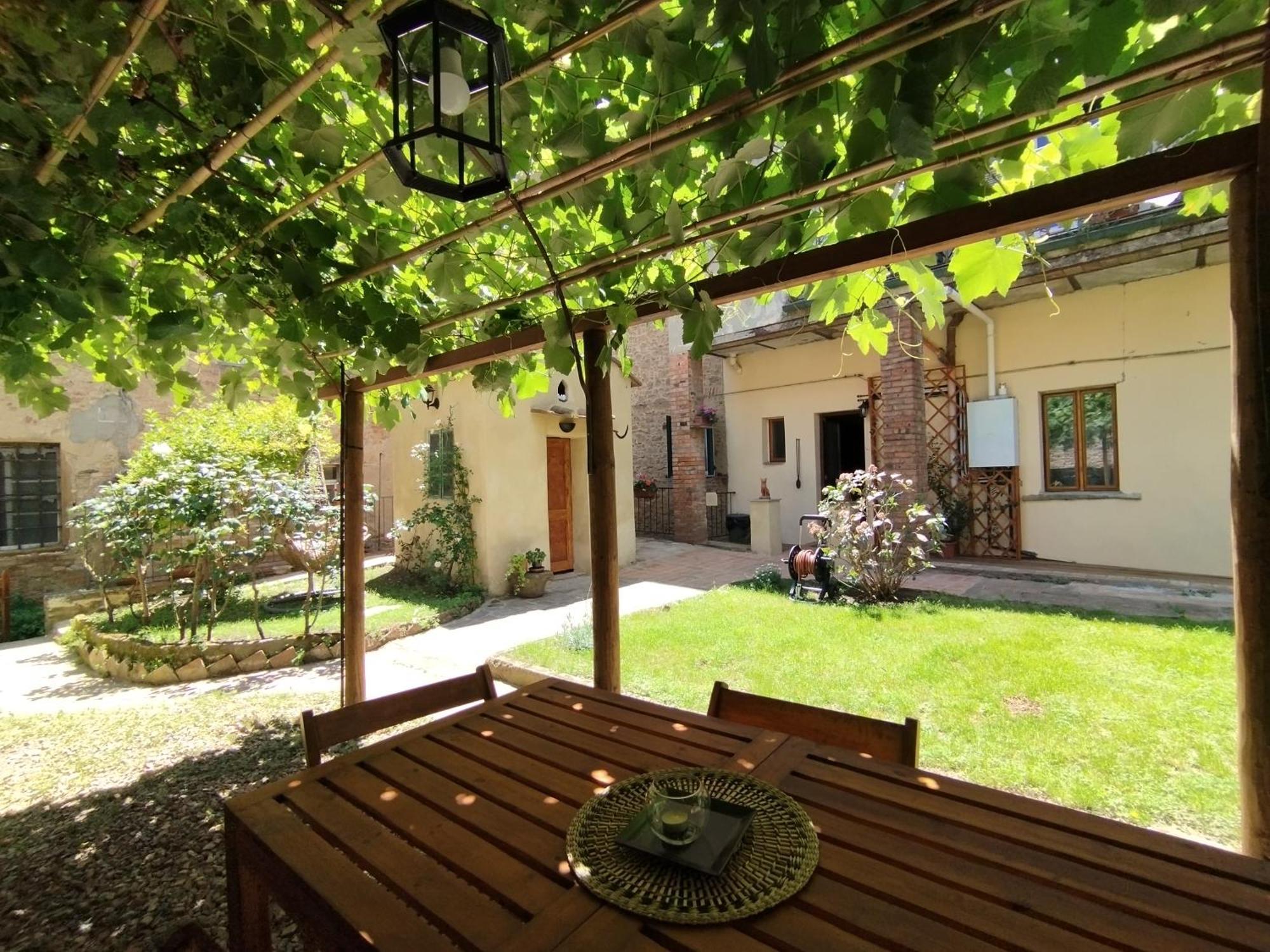 Il Cantuccio- Appartamento In Centro Con Giardino Volterra Kültér fotó
